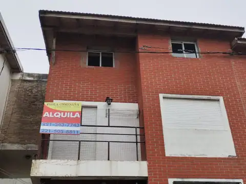 DUPLEX  4dor 2do piso por escalera.-EXELENTE ESTADO