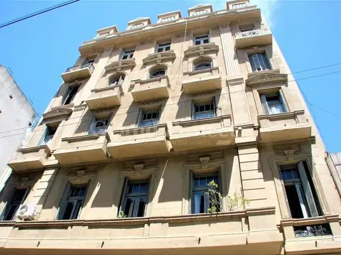 Venta Departamento de 4 Ambientes con Galeria