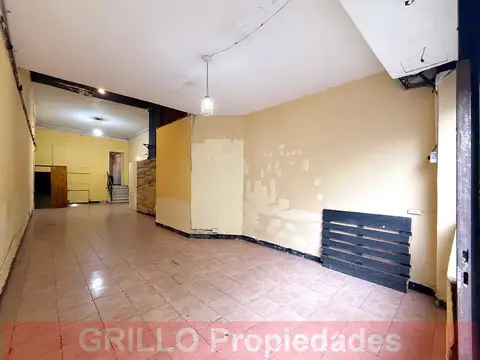 Uruguay 73. Local, Galpón o Depósito. 130m2. Alto tránsito peatonal y vehicular.