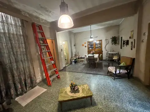 Casa 6 ambientes con 2 baños