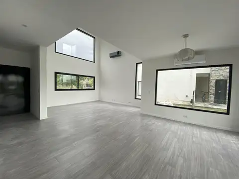 Casa en Alquiler en El Naudir, USD 2.000
