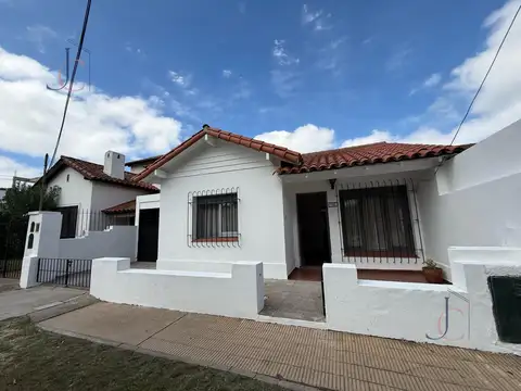 Alquiler comercial casa 4 ambientes  refaccionada en Ituzaingó Norte