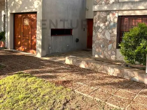 CASA 3 DORMITORIOS - PISCINA - ZONA CENTRO. VENADO TUERTO