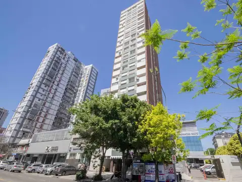 Departamento de 5 ambientes en venta en Olivos (Ideal Consultorio)