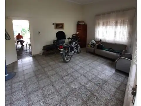 Venta - Casa 2 dormitorios - Urbana / Uso comercial
