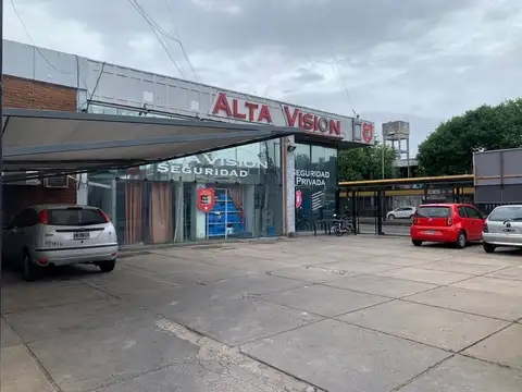 Local de negocio de 587 m2 en Alquiler en San Martín sobre la Av. Dr. R. Balbín