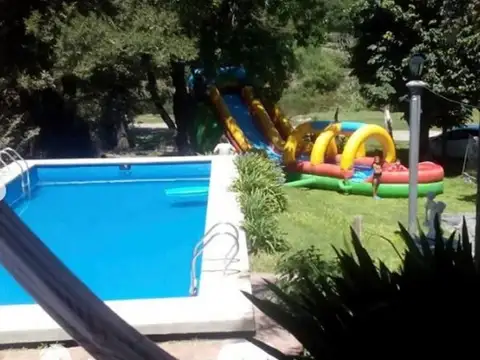 Vendo o permuto casa Quinta con vista al Arroyo del medio