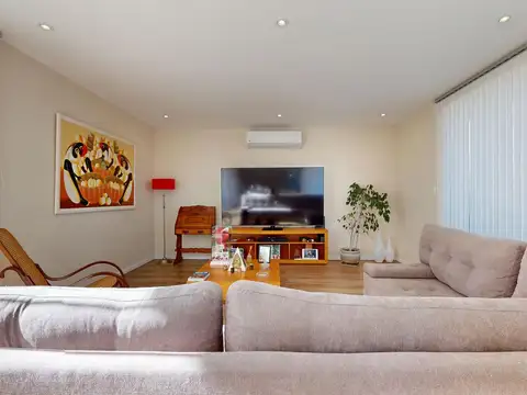 Casa en Venta con 3 cocheras