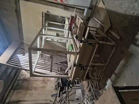 EXCELENTE CASA DE 5 AMBIENTES CON COCHERA