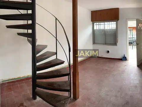 Depto Tipo Casa en Alquiler de 4 ambientes