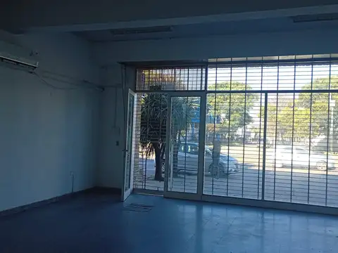 Local en Alquiler en Lisandro Olmos Etcheverry, $ 1.200.000
