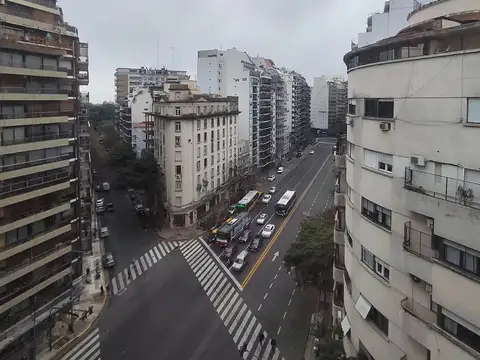 Impecable Semipiso Amoblado al Frente | 3 Ambientes | Gran Vista y Luz | Recoleta