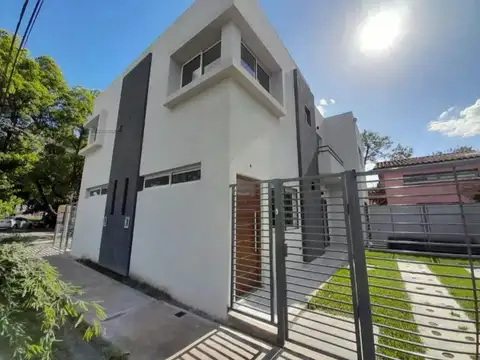 Casa en Venta en Castelar Sur, USD 92.000