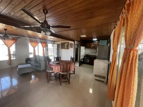 Casa 4 ambientes con 1 baño