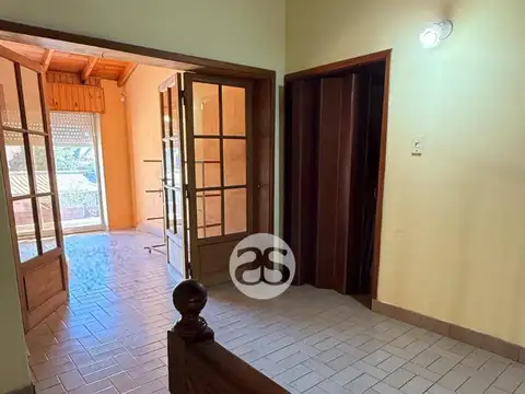 Casa en Alquiler con 1 cochera