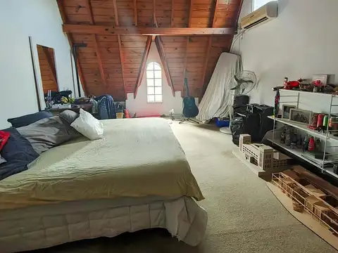 Casa en Alquiler con 1 cochera