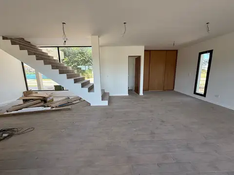 Casa 4 ambientes con 3 baños