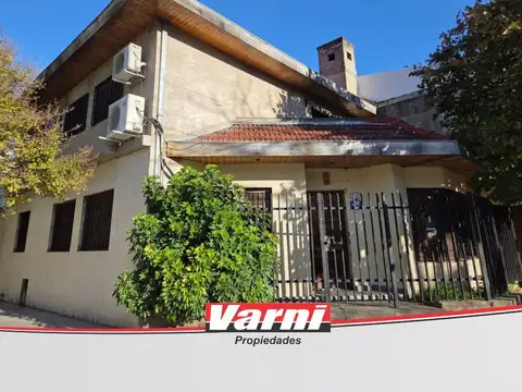 VENTA DE CASA 4 AMBIENTES EN VILLA SANTA RITA C/ GARAGE PARRILLA