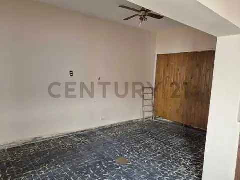 Venta de casa y salón comercial en Cuarta Sección