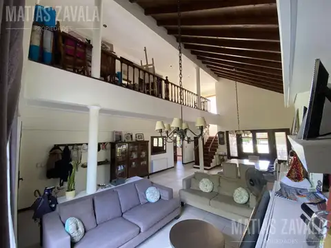 Casa en Venta con 2 cocheras