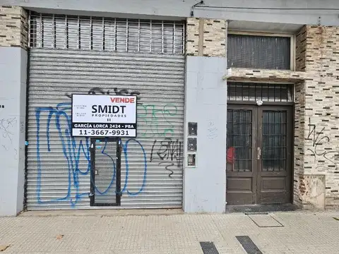 Excelente Local  sobre Avenida