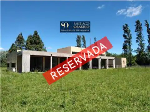 Casa en venta Estancia Benquerencia sobre chacra de 2,3 hectáreas RESERVADA