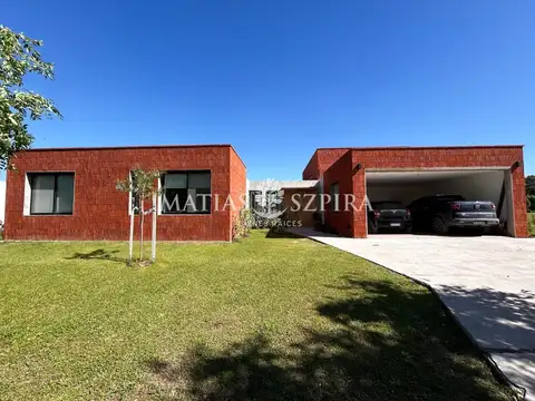 Av. Fernandez Beschtedt