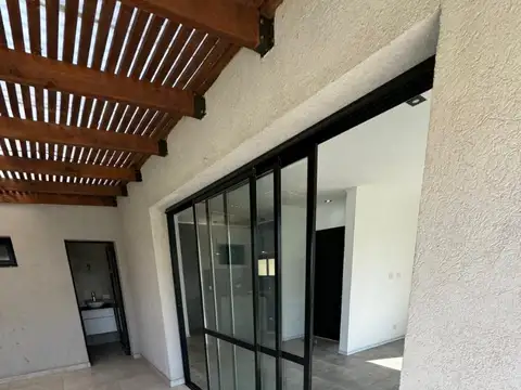 Casa 3 ambientes con 2 baños