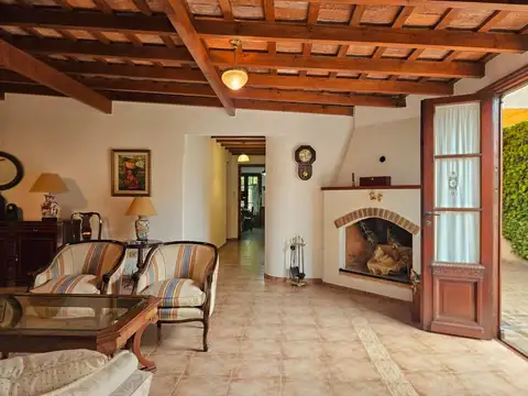 CASA EN VENTA 5 amb. en casco histórico ARECO