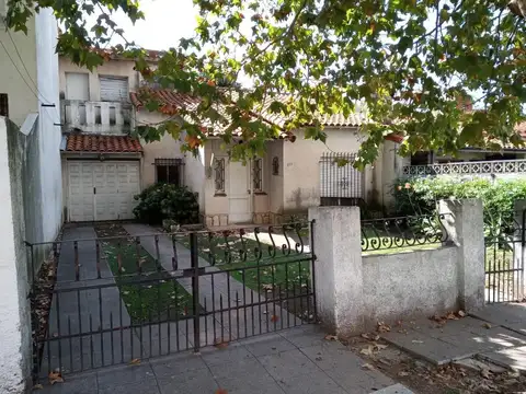 VENTA CASA A RECICLAR 4 AMBIENTES - AYACUCHO 171 (BERNAL)