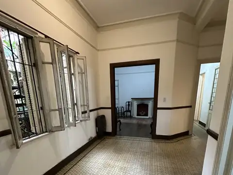 Casa 6 ambientes con 2 baños