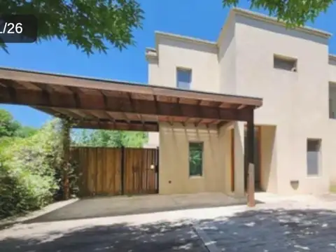 Casa 5 ambientes con 3 baños