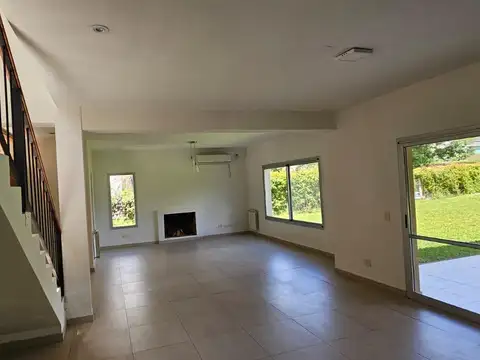 Casa en Alquiler con 3 cocheras