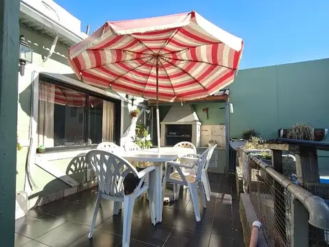 San Martín- Casa con quincho, pileta y cochera múltiple