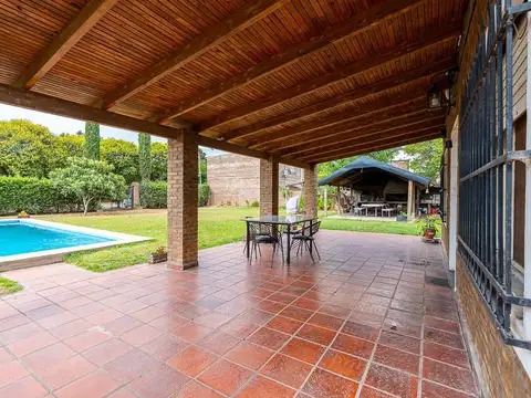 Casa en Venta con 2 cocheras