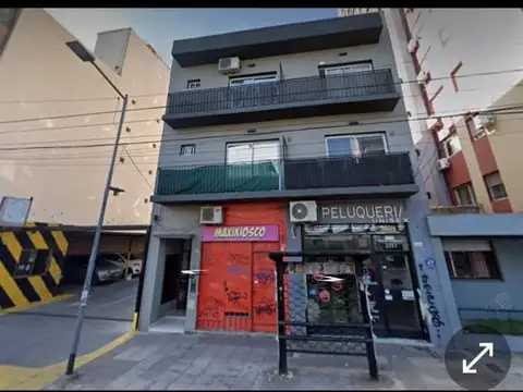 departamento 2 ambientes-Centro de San Martin- 1 piso por escalera-
