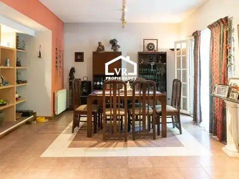 Casa 5 ambientes con 3 baños