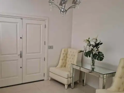 Casa en Venta con 4 cocheras