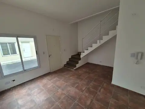 Depto Tipo Casa en Venta de 3 ambientes