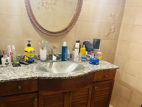 Casa 7 ambientes con 2 baños