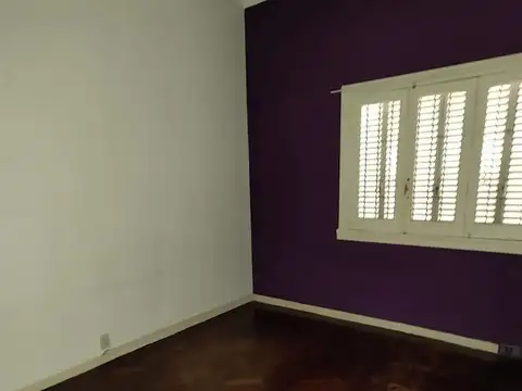 MUY BUEN DEPTO T/CASA 3 AMB C/PATIO Y TERRAZA EN LOMAS!