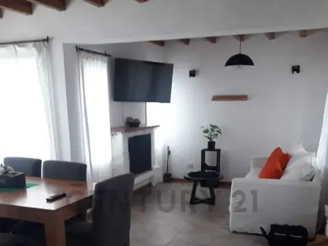 Felix Amador 100, Piso 0