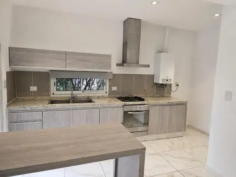 Casa en Alquiler en Funes, USD 2.000