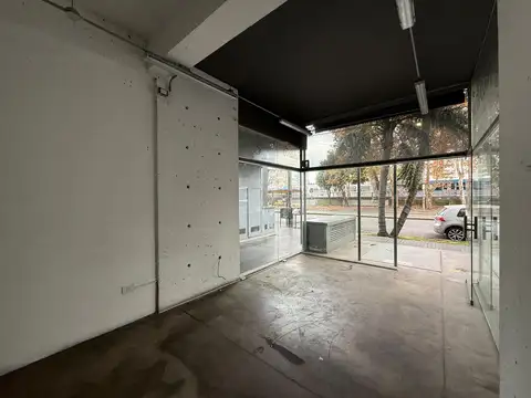 Alquiler local comercial en Haedo.