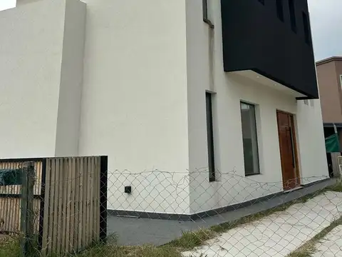 Venta casa de 6 ambientes en Haras de Santa Maria, Escobar