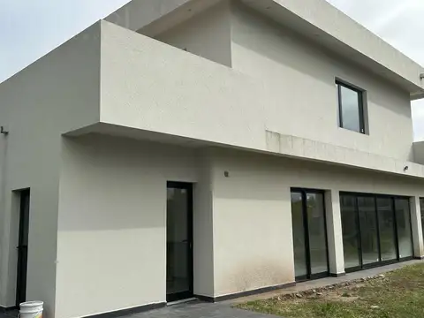 Casa en Venta en Haras Santa Maria, USD 270.000