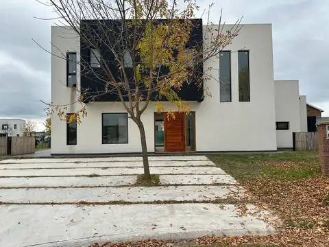 Venta casa de 6 ambientes en Haras de Santa Maria, Escobar