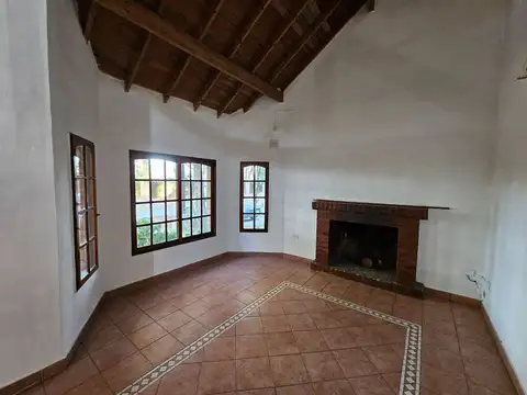 Casa 5 ambientes con 2 baños