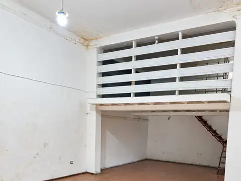PH AL FRENTE FUNCIONABA - COMO DEPOSITO y LOCAL 50M2 CUB MAS ENTREPISO