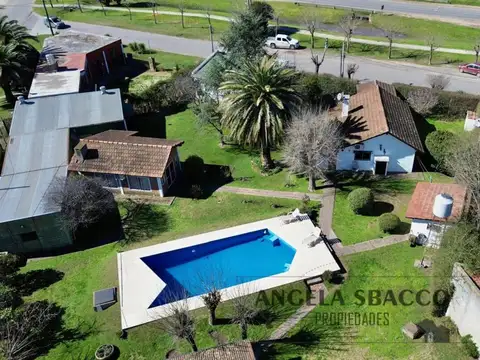 Casa 4 ambientes con 4 baños